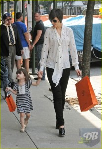 Suri went shopping with mommy